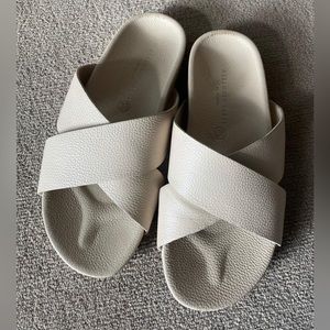 Assembly label x st Agni pool slides in dune 38